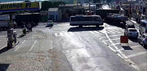 Homem morre atropelado por caminhão na avenida Mario Negócio