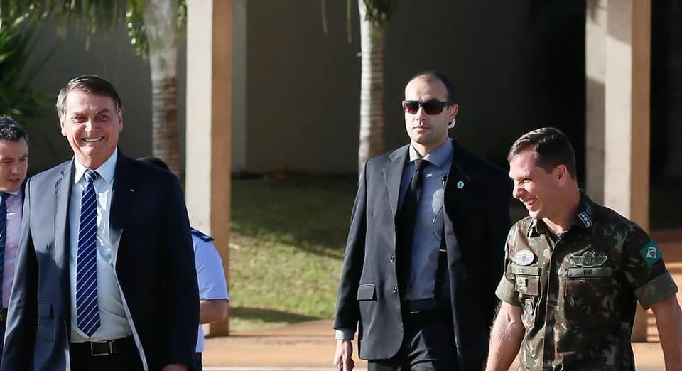 Esquema começou porque Cid precisava adulterar cartão de vacinação de esposa