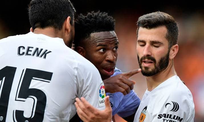 Brasil notificará autoridades espanholas após racismo contra Vini Jr