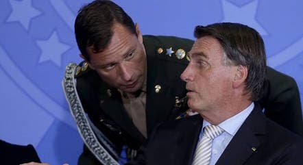 PGR diz que ex-ajudante de ordens de Jair Bolsonaro arquitetou fraude em cartões de vacina