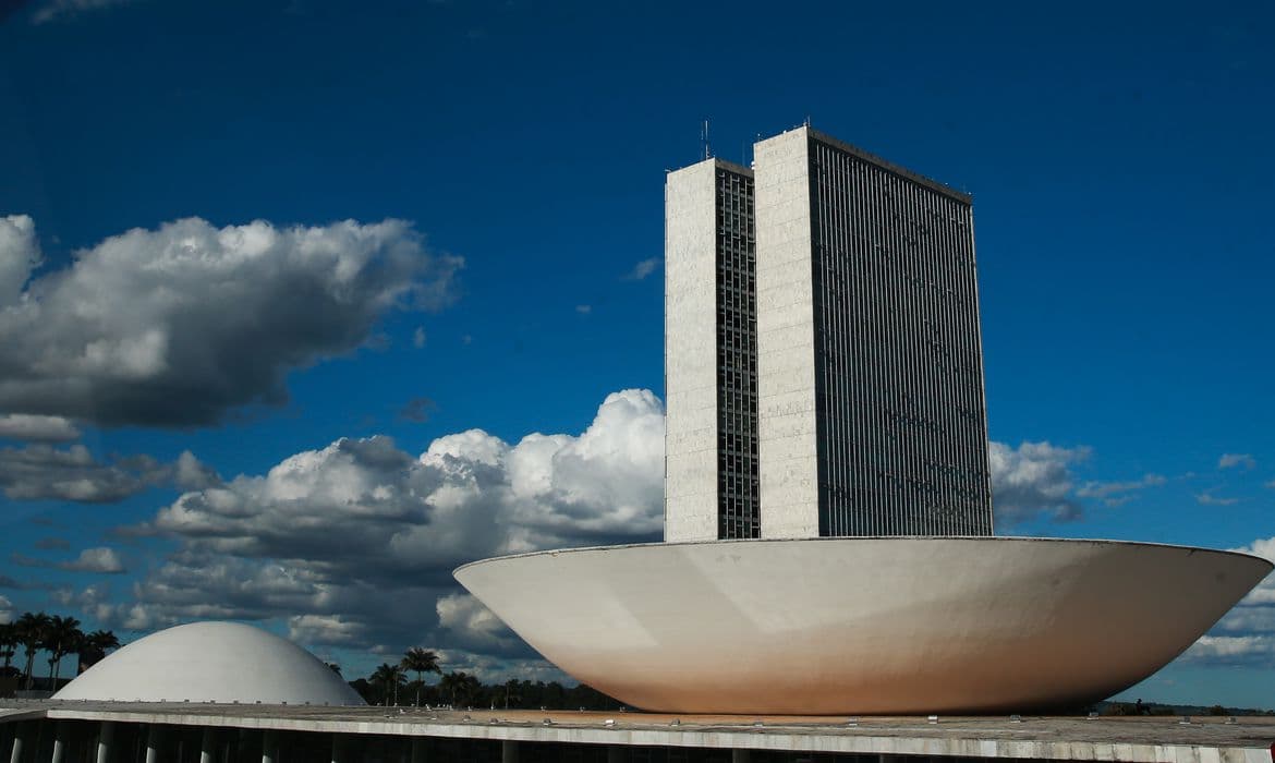 Congresso completa 100 dias de legislatura com agenda travada por crise das MPs, abertura de CPIs e atritos entre base e oposição