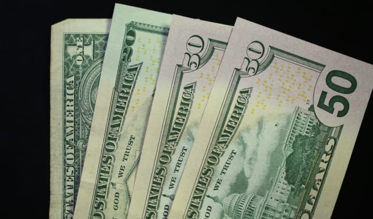 Contas externas do Brasil têm deficit de 1,7 bilhão de dólares em abril
