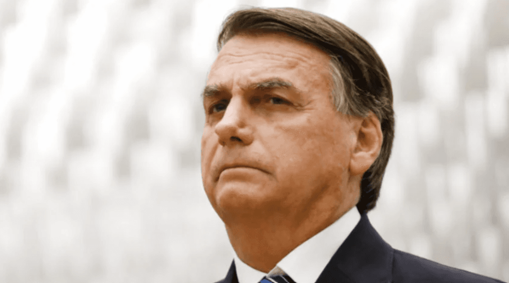 VÍDEO: Cartão vacinal de Bolsonaro teria sido alvo de hackers, diz defesa