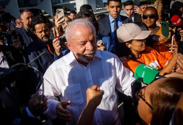‘Democracia não exige muro', diz Lula ao retirar grades do Planalto, enquanto governo aluga 124 km de cercas de proteção