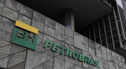 Grupo de investidores entra na Justiça para que Petrobras retome antiga política de preços