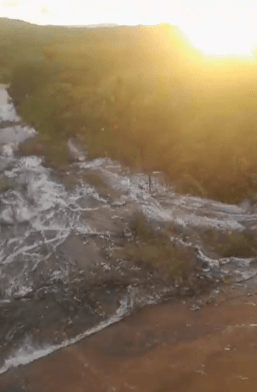 VÍDEO: População de Pau dos Ferros contempla sangria da barragem nesta sexta-feira