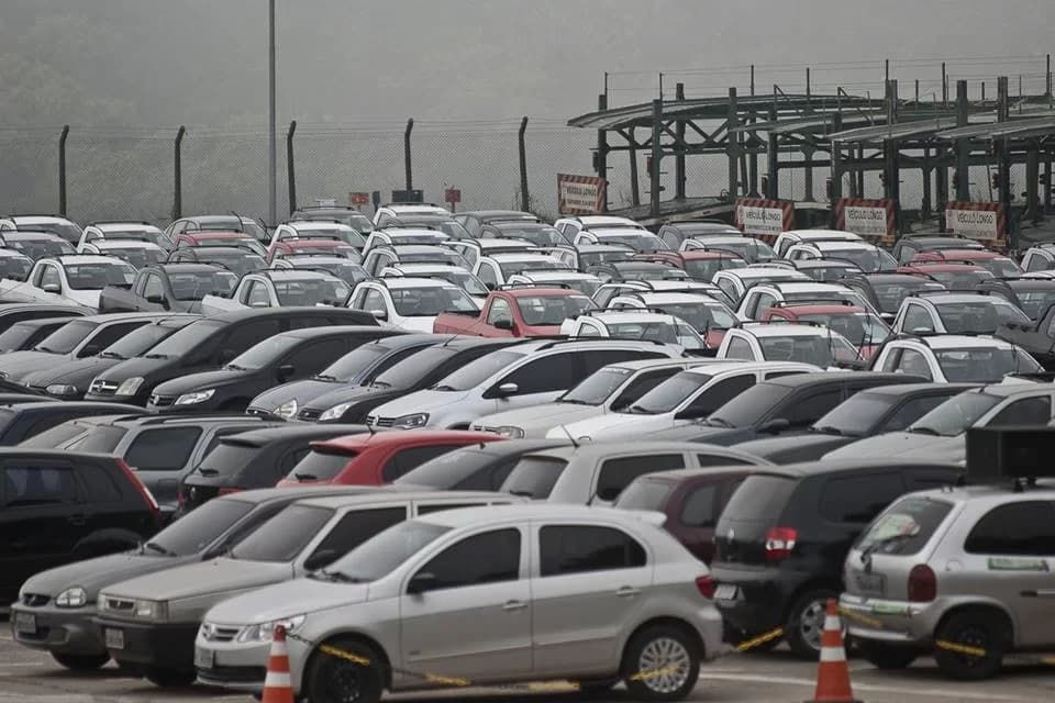 Lula autoriza mais R$ 300 milhões para programa do carro popular