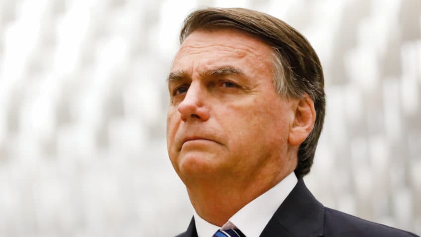 Bolsonaro se desculpa após divulgar fake news sobre vacina: “Um equívoco”