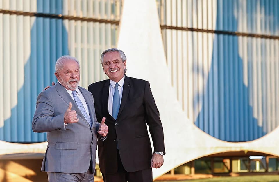 “Quando um amigo está em problemas, pede ajuda para os amigos. E os amigos sempre estão aí”, diz presidente da Argentina após ajuda econômica de Lula