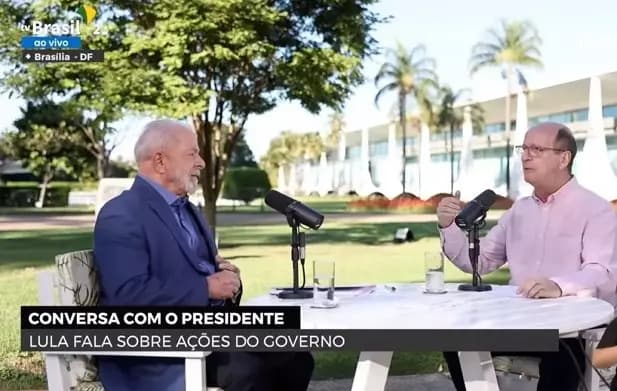 Lula ignora promessa, repete Bolsonaro e usa live oficial para ataques