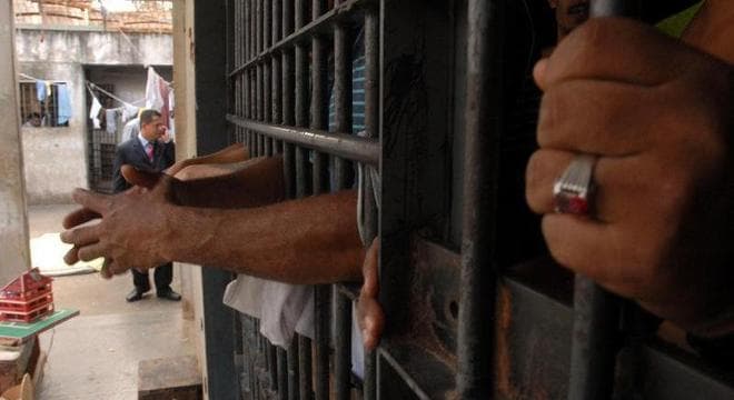 Maior que o salário mínimo, custo médio de cada preso no Brasil chega a R$ 1.819 por mês