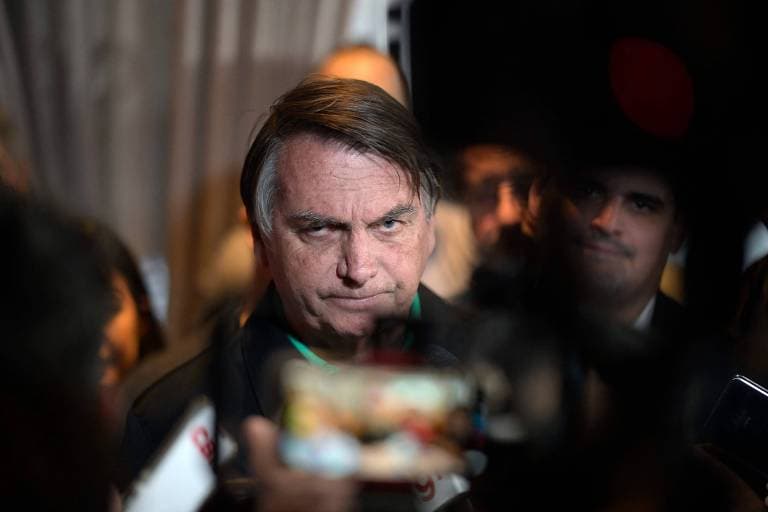 Bolsonaro diz ter levado facada nas costas do TSE e que não está morto na política
