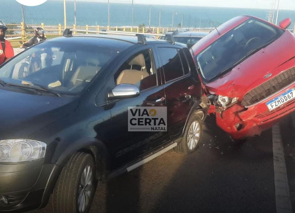 Acidente deixa ponte Newton Navarro parada na tarde desta terça-feira (20)