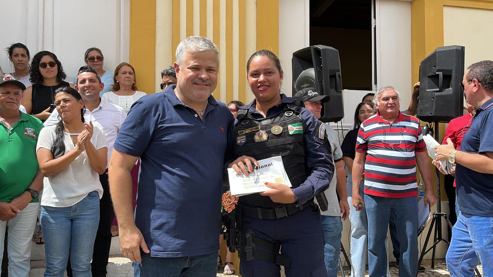 Prefeitura de Ceará-Mirim entrega 2 ambulâncias, 5 viaturas para Guarda Municipal e 6 ônibus escolares