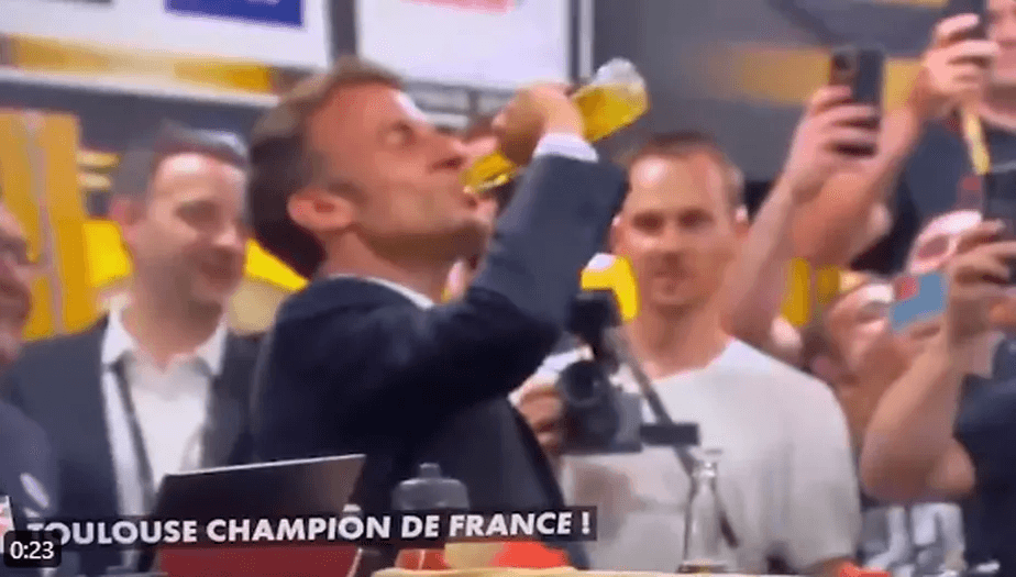 VÍDEO: Um gole em 17 segundos: Imagem de Macron bebendo cerveja gera polêmica na França