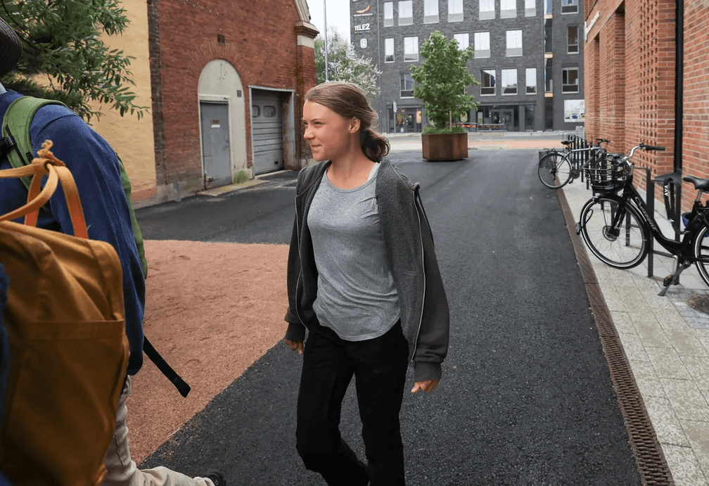 Greta Thunberg é condenada na justiça e terá que pagar multa por desobedecer ordem policial durante protesto