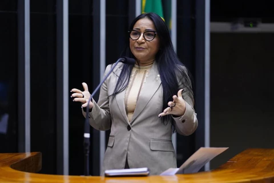 Deputada quer toxicológico para alunos de universidades federais