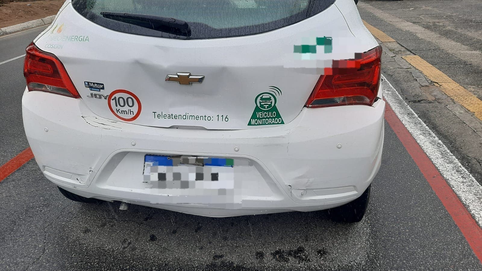 Carros da Cosern e CBTU se chocam na avenida Prudente de Morais