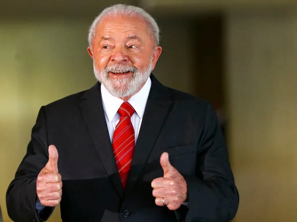 Lula diz que Bolsonaro deve estar chorando por não estar no governo