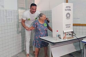 VÍDEO: Mãe do senador Styvenson Valentim morre em Natal aos 78 anos