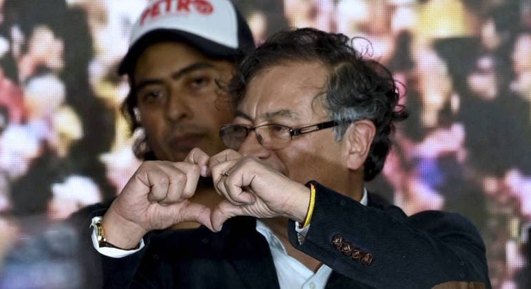 Filho de presidente da Colômbia é preso por lavagem de dinheiro e enriquecimento ilícito