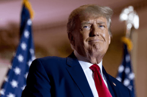 Trump é alvo de novas acusações em caso dos documentos secretos