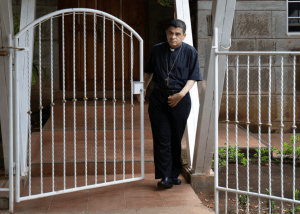 Ditador da Nicarágua devolve bispo à prisão