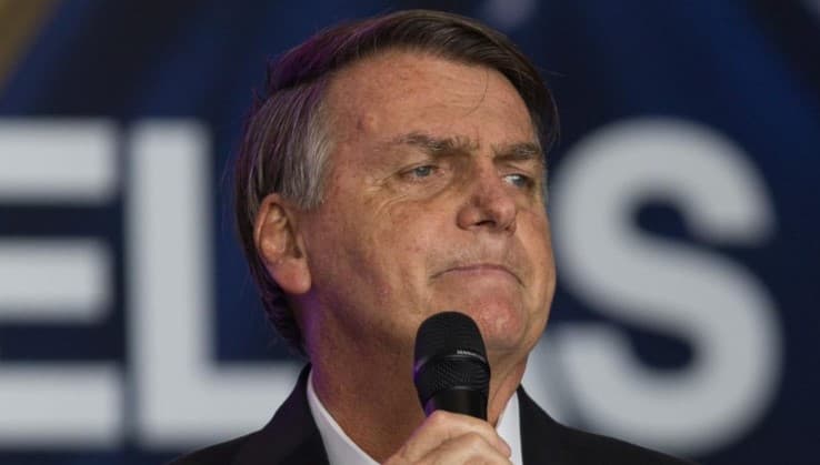 PGR solicita que redes sociais enviem dados de identificação de todos os seguidores de Bolsonaro