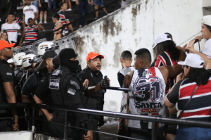 [VÍDEO] Guerra no Arruda: Potiguar empata com Santa Cruz e provoca cenas de selvageria em Recife