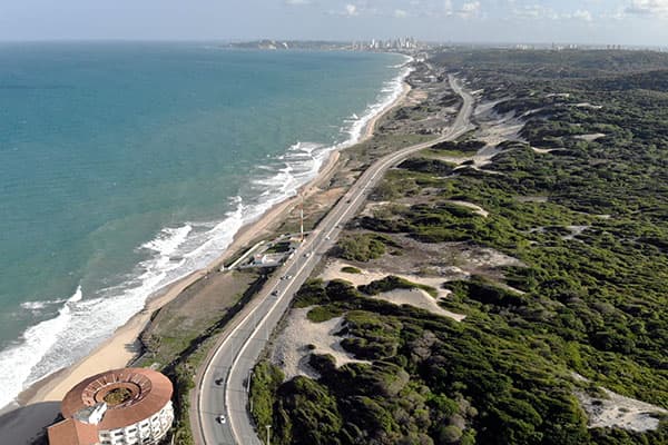 Governo do RN vai acionar a Justiça para retomar posse de oito terrenos da Via Costeira cedidos à iniciativa privada