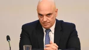 Bolsonaro quer levar competência de Moraes ao plenário do STF no caso das joias