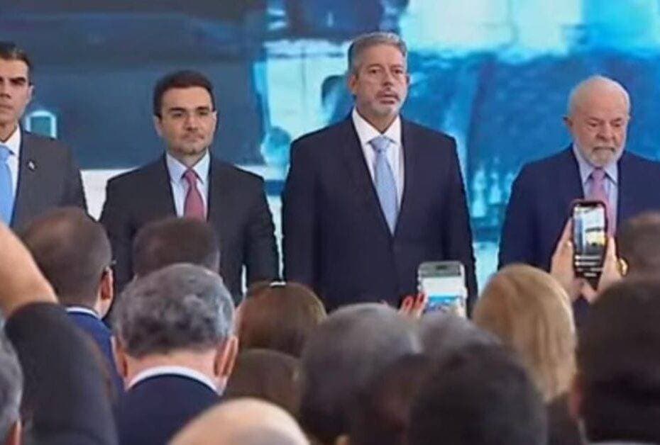 Lula dá posse a Celso Sabino como ministro do Turismo em cerimônia no Planalto