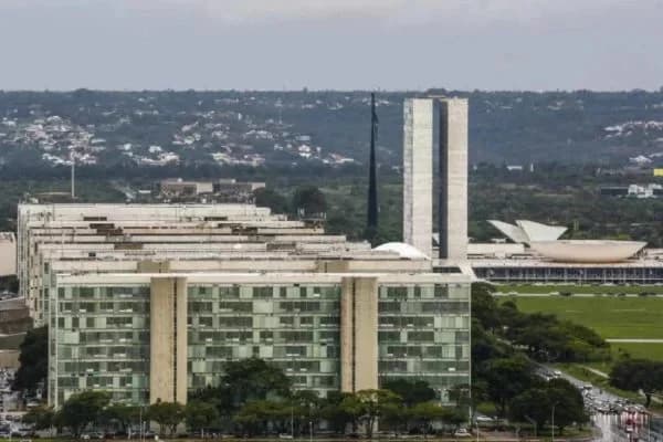 Servidores esperam proposta do governo para reajuste no próximo dia 10