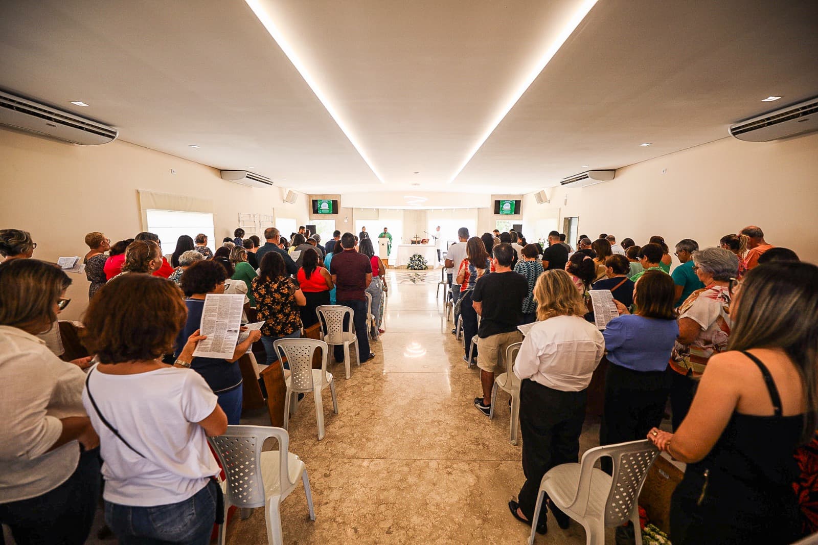 Mais de 20 mil pessoas visitam cemitérios Morada da Paz no Dia dos Pais