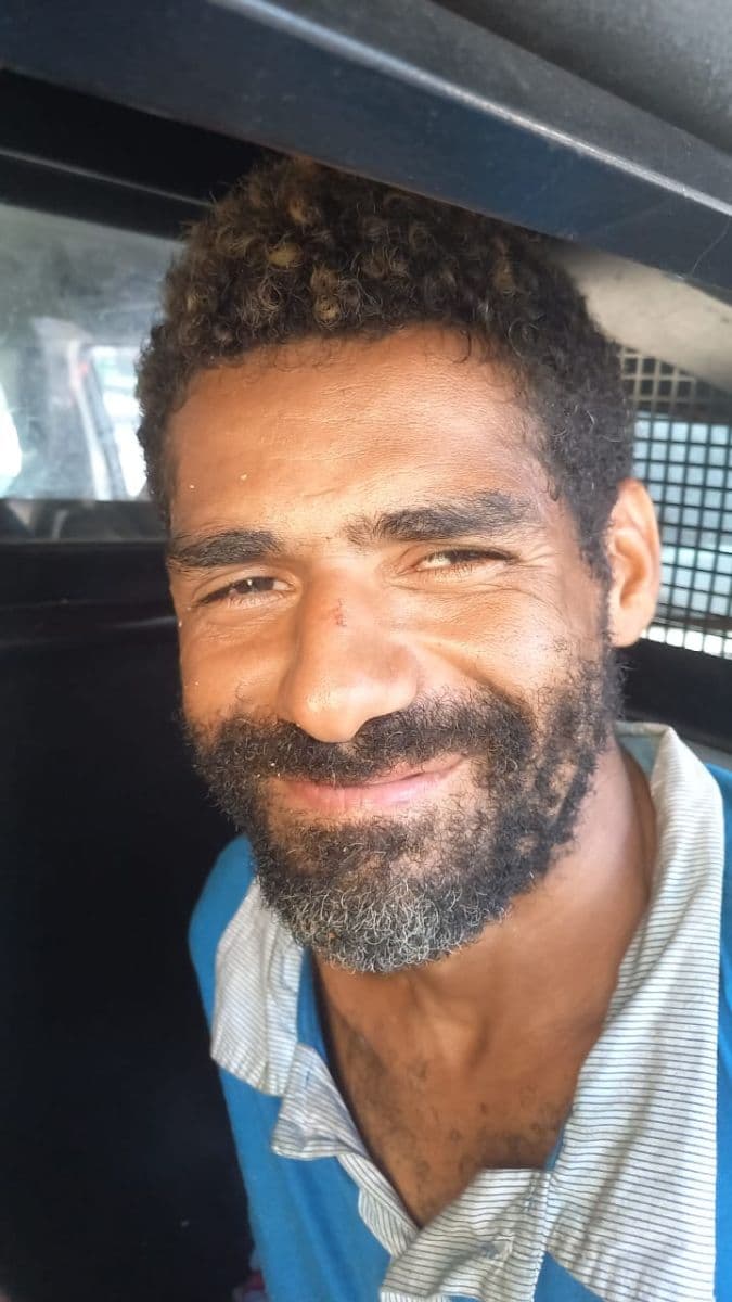 Suspeito de arrombar agência do Bradesco, homem tira foto sorrindo ao ser preso em Natal