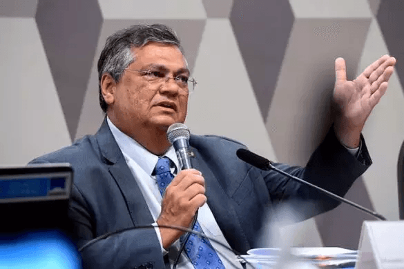 Parlamentares representam contra Flávio Dino por prevaricação