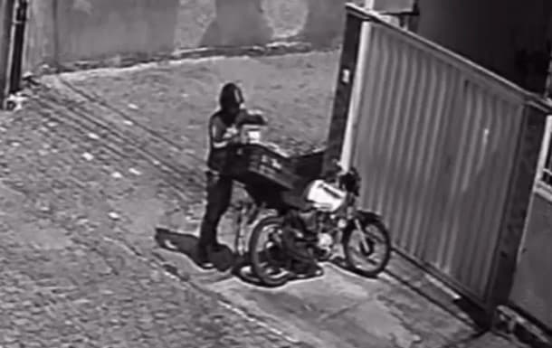 VÍDEO E FOTOS: Bandidos se passam por entregadores, amordaçam vítimas e fazem arrastão em casa em Nova Parnamirim