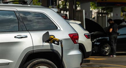 Preço médio da gasolina fica R$ 0,23 mais caro em uma semana e atinge maior valor do ano, diz ANP
