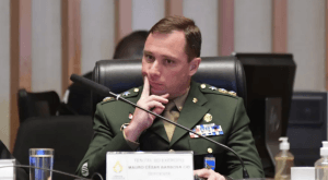 Mauro Cid é esperado na PF nesta segunda (28) para falar sobre Bolsonaro e hacker