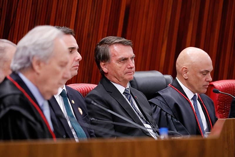 ‘Mandei, qual o problema?', diz Bolsonaro sobre mensagem contra o STF