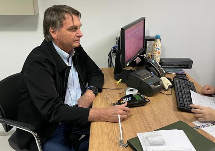 Bolsonaro paga R$ 913 mil em multas por não usar máscara em SP