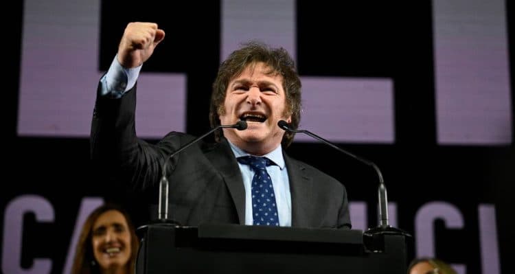 Milei articula bloco de direita para enfrentar o “câncer do socialismo” na América do Sul