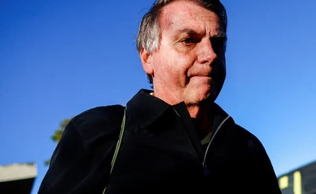 Bolsonaro diz que ‘jamais se apropriou ou desviou quaisquer bens públicos'