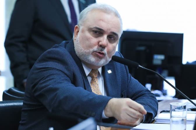 "Vamos fazer quantos reajustes forem necessários" nos combustíveis, diz Jean Paul Prates em audiência no Senado