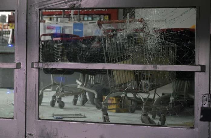 Argentina tem supermercados saqueados em meio à alta da inflação e corrida presidencial; Pelo menos 94 pessoas foram presas