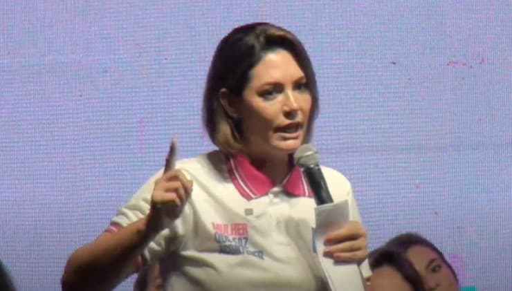 Michelle Bolsonaro ironiza investigação e afirma que criará a marca “Mijoias”