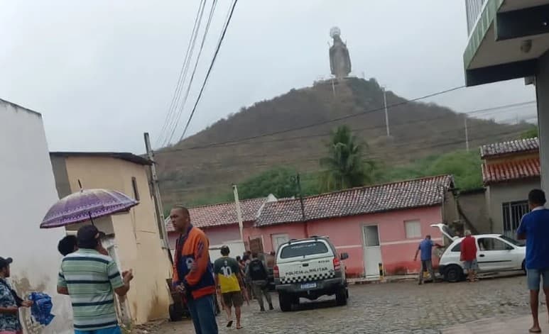 Homem assassina ex-companheira a facadas e grava vídeo antes de se matar em Santa Cruz: ‘Me vinguei, fiz o que eu queria'