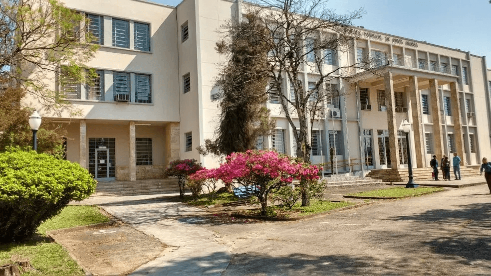 FOTOS: Professor universitário é demitido após enviar mensagens com conteúdo sexual para aluna; veja prints