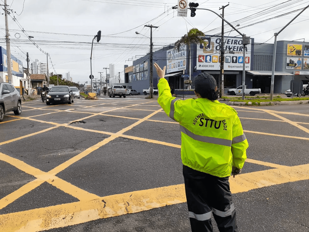 Semáforos voltam a funcionar em Natal após apagão elétrico