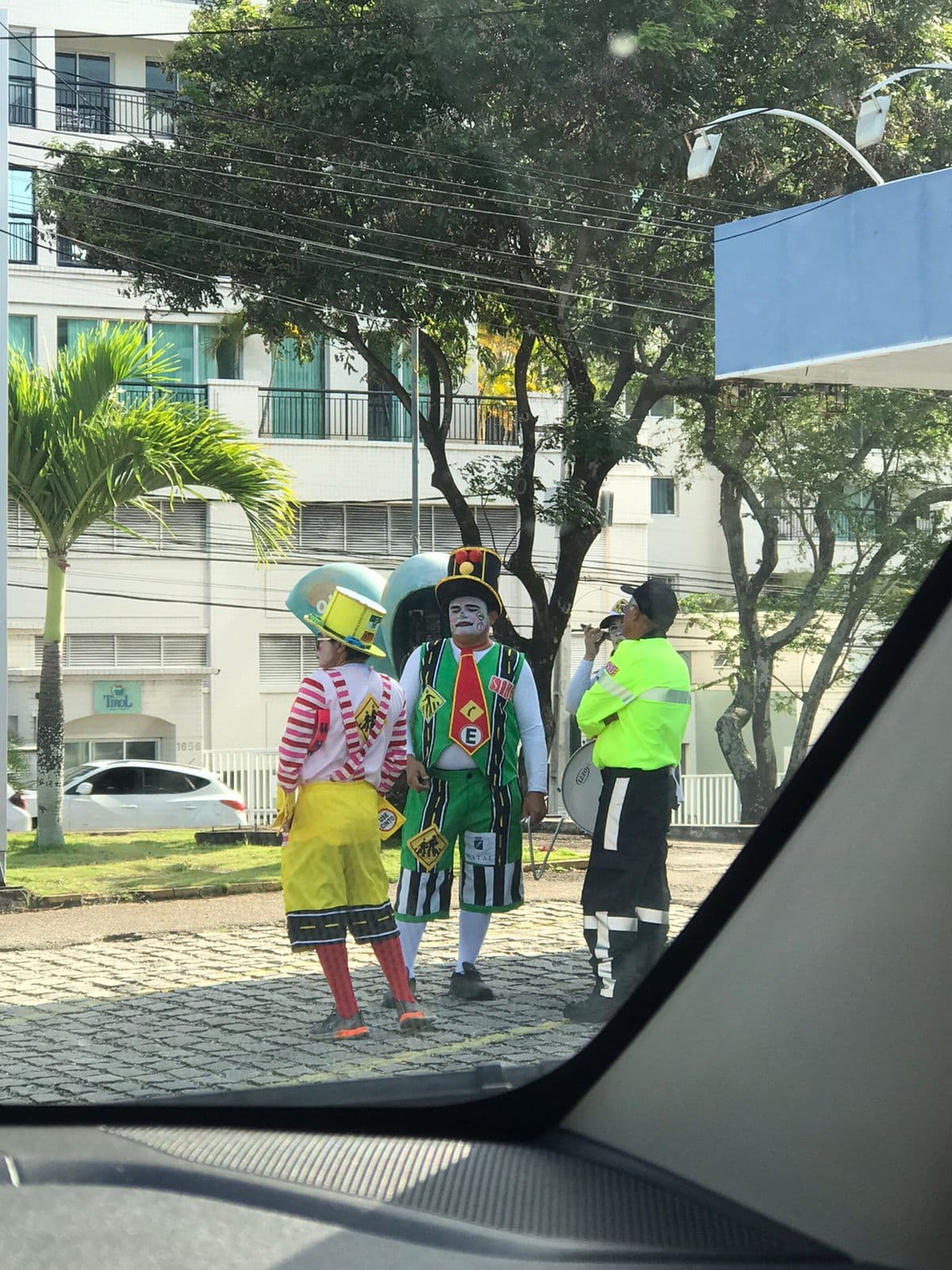 TRÂNSITO MAIS HUMANO: Palhaços da STTU reaparecem
